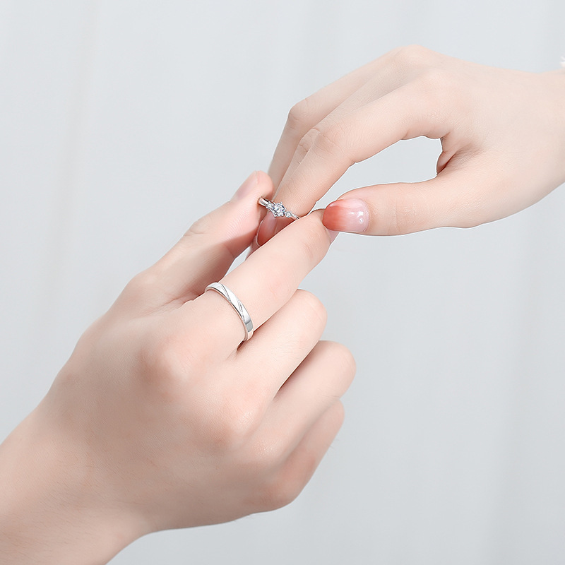 Love at first sight rings, a pair of Japanese and Korean niche, fresh open rings, fashionable and simple diamond-encrusted couple rings Application Scenario