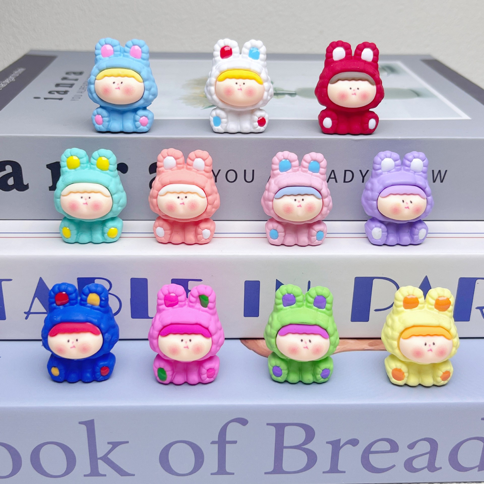 New three-dimensional solid color paint Lilith tide play doll diy resin accessories desktop decoration live wholesale