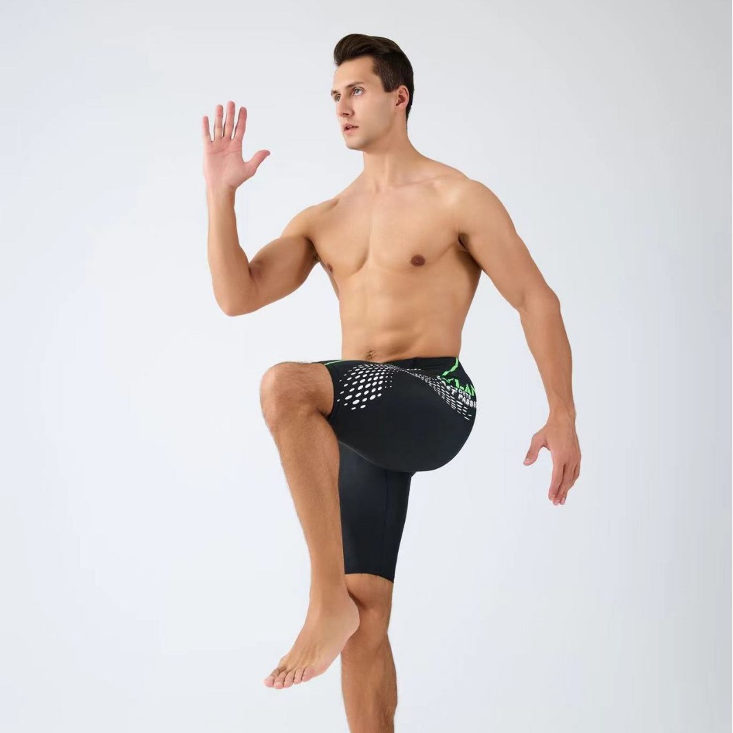 New men's swimming trunks, quick-drying, mid-length professional coach swimming trunks for pool training, anti-embarrassment, sun protection, hot spring swimming trunks Application Scenario