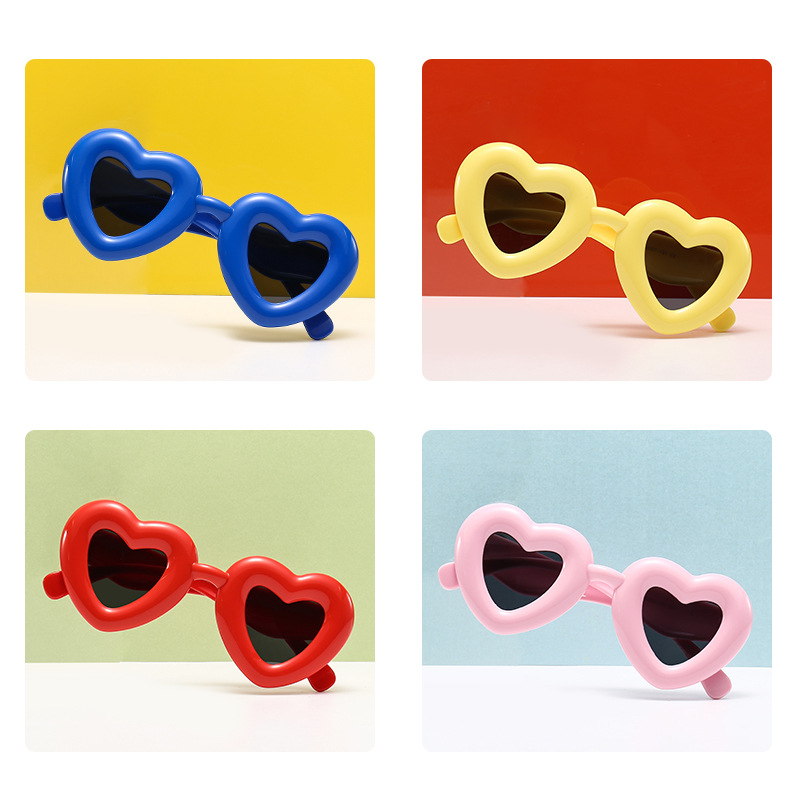 2024 New Children's Sunglasses Heart-Shaped Glasses Polarized Primary School Sunglasses Sunshade Mirror 7-142 Application Scenario