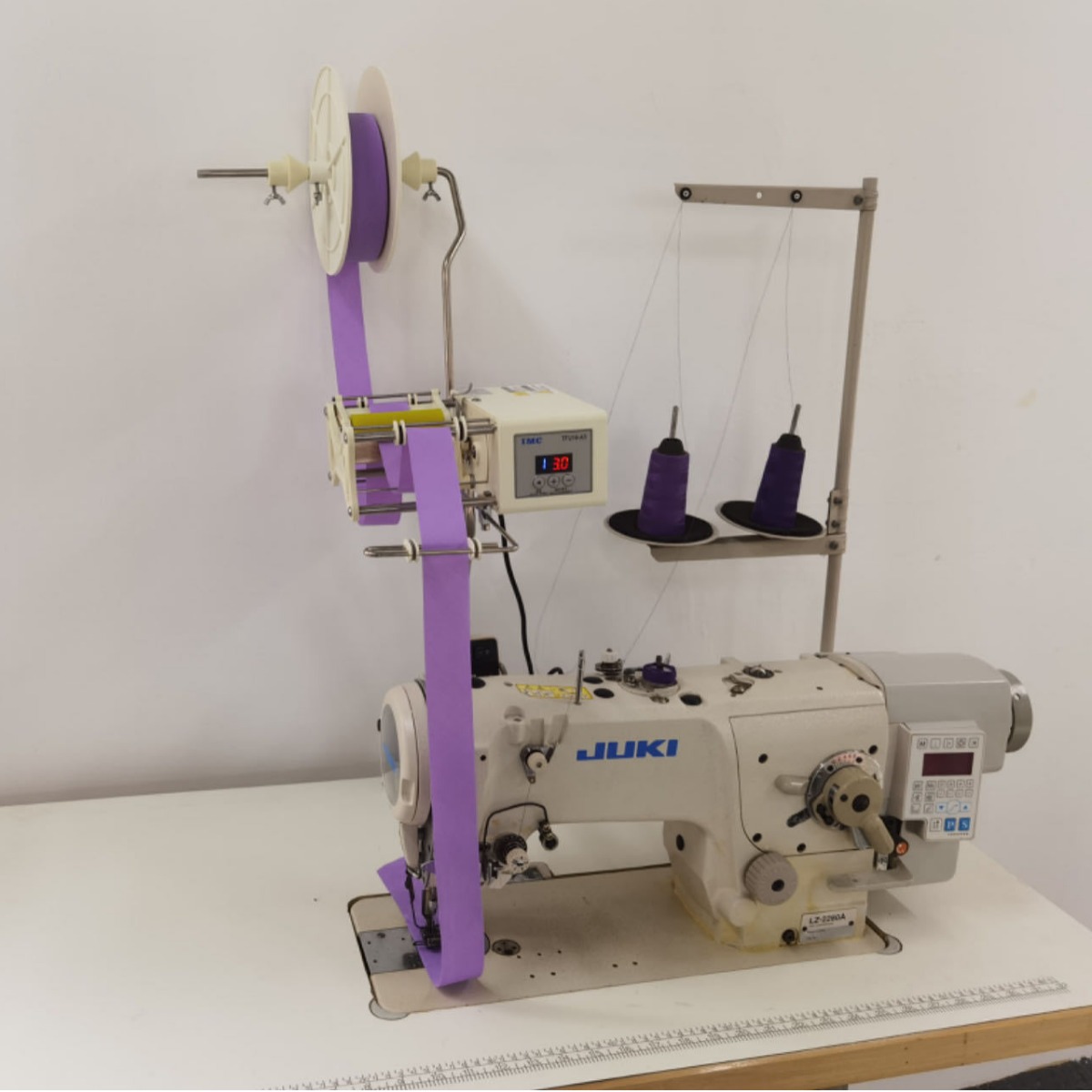 Sewing machine special loose belt, underwear sewing auxiliary equipment, belt feeding machine, upper feeding and side belt feeding device details Picture
