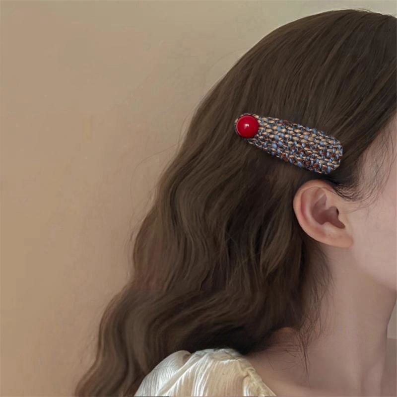 Korean headwear, niche design hair accessories, ins hair accessories, bangs clips, bb clips, sweet and elegant, red small chanel-style hair clips Specification image