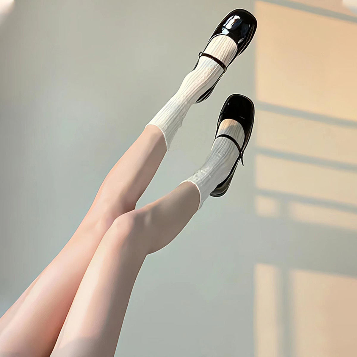 White JK striped mesh pile socks, women's lace cutout calf socks, summer thin breathable mid-calf socks, ins Specification image