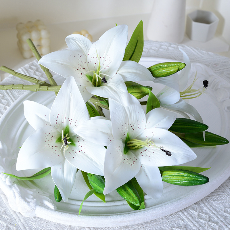Single simulation 3-head mini lilies, hand-held film artificial flowers, home decoration, photography props, artificial flowers wholesale Application Scenario