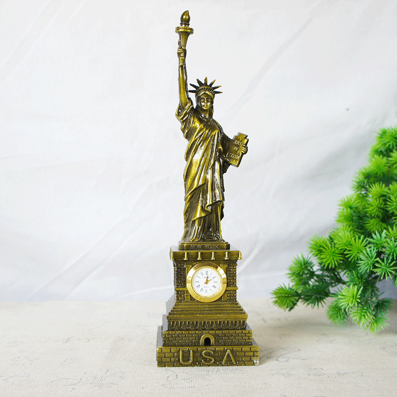 Creative metal handicrafts, American home craft ornaments, Statue of Liberty model ornaments in multiple sizes Application Scenario