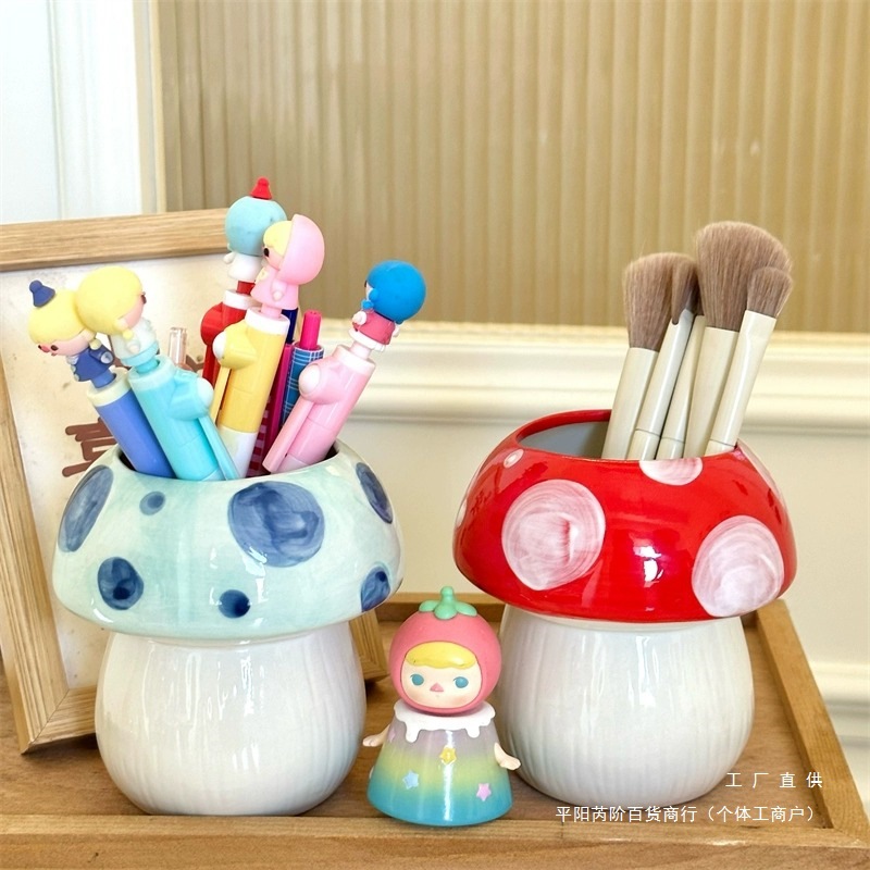 笔筒/木制笔筒/木雕/桌面摆件/旋转笔筒产品图