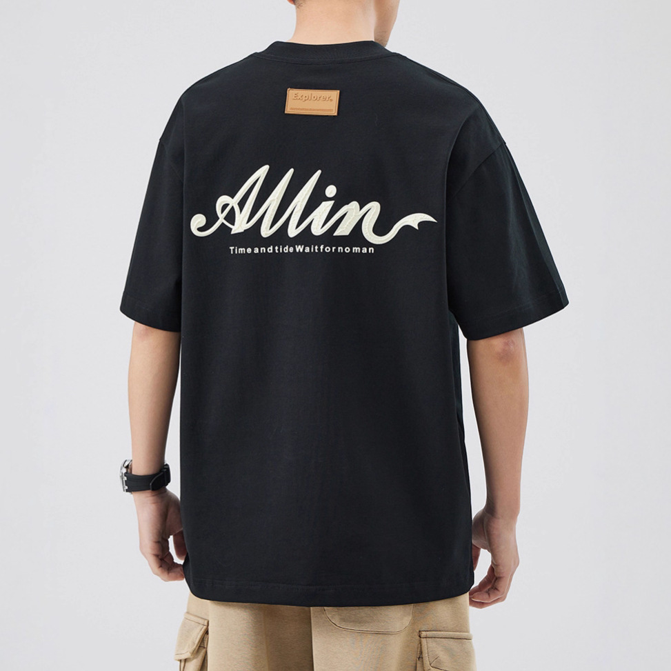 The 2025 summer new half-sleeved T-shirt for men is a trendy and versatile short-sleeved American retro printed loose round-neck T-shirt