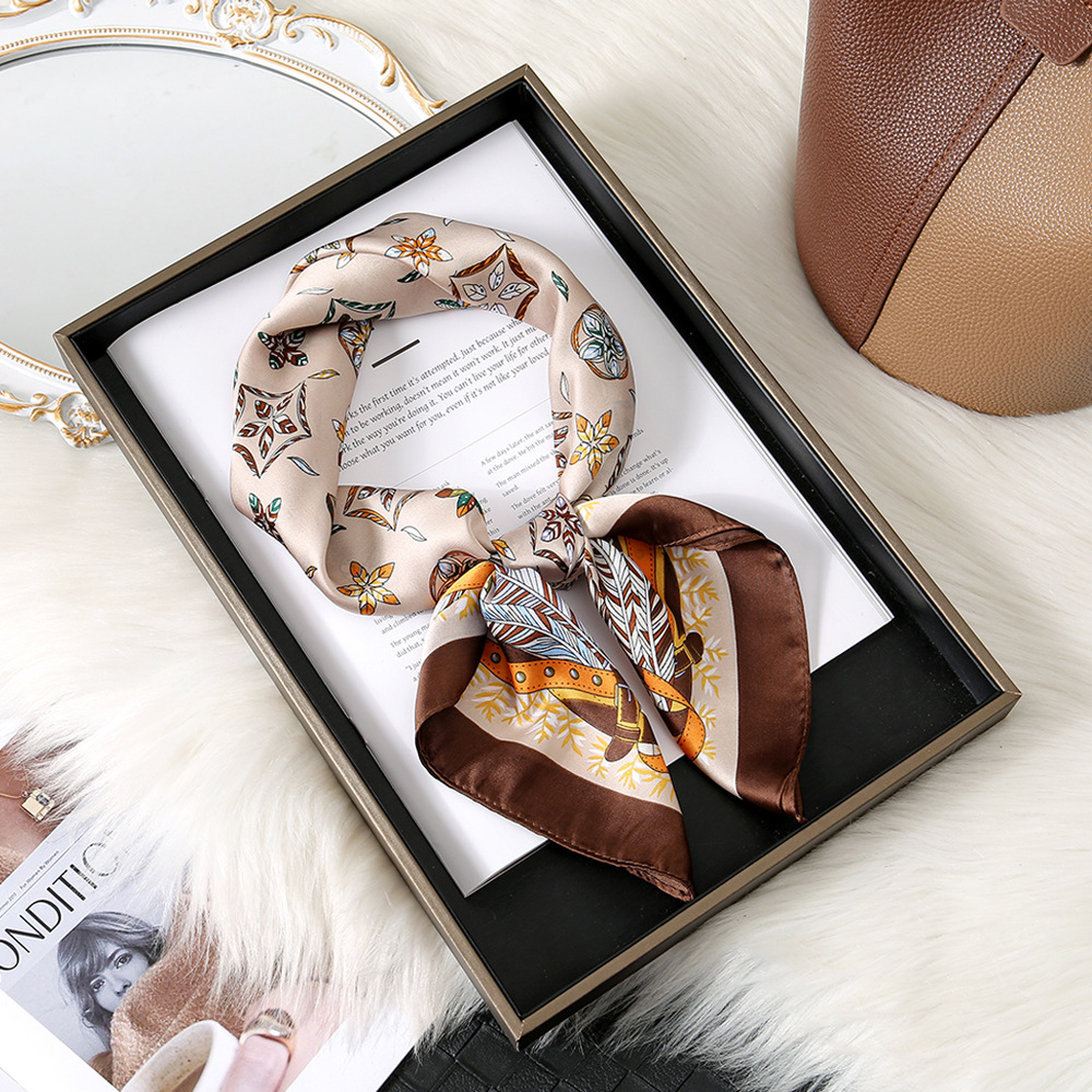 韩系网红百搭时尚碎花70仿真丝方巾领巾高级感波点系脖丝巾批发