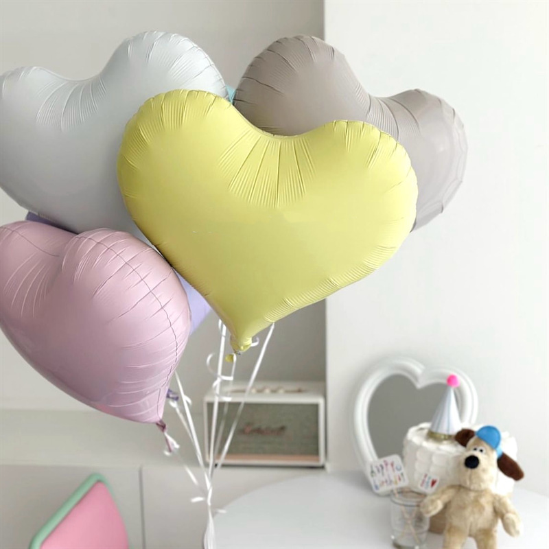 ins Korean frosted heart-shaped balloon, a gentle heart, 22-inch aluminum film birthday declaration, Valentine's Day macaron party details Picture