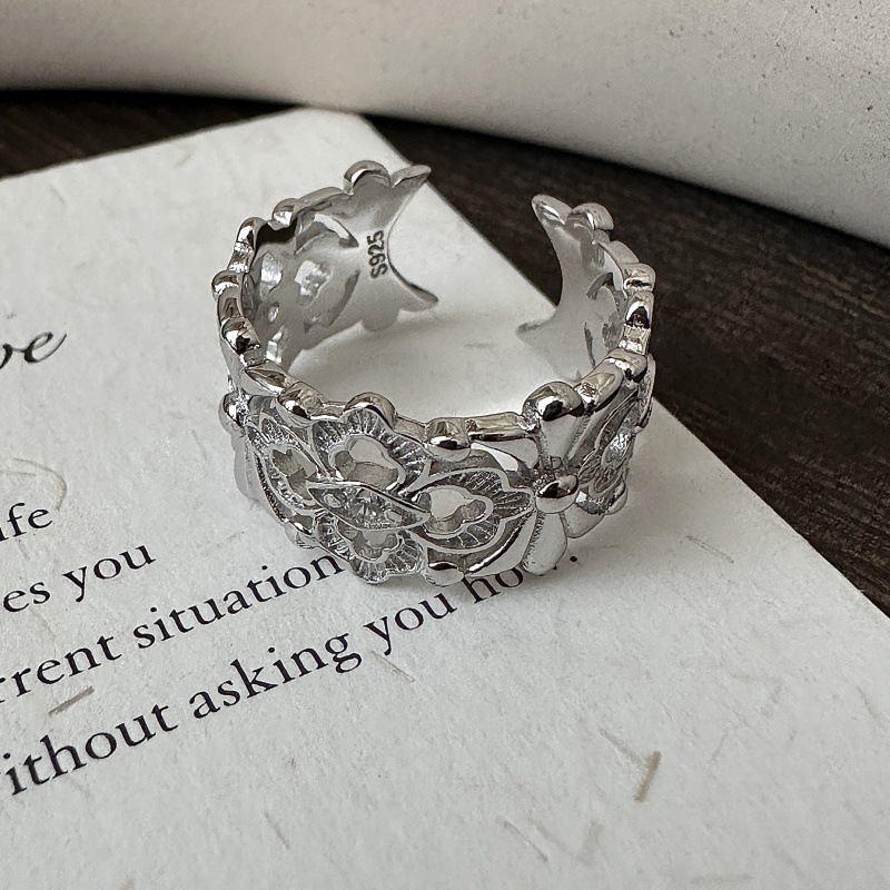 S925 pure silver, a niche and light luxury white gold warbler tail flower ring, a fashionable, simple and classic silver ring jewelry wholesale Application Scenario