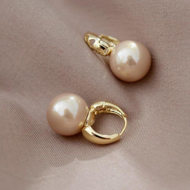 Aretes de perlas grandes ligeros de lujo retro de doble cara hebillas de oído francés de temperamento simple ornamentos de oído europeos y americanos pendientes de alta calidad Application Scenario