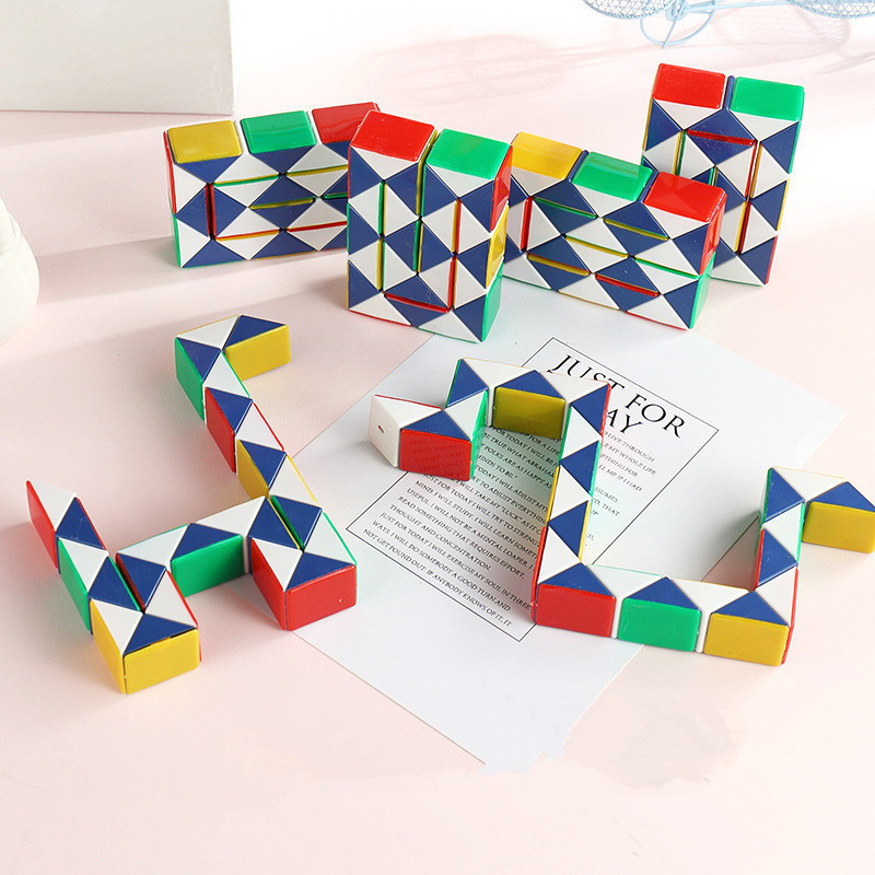 The manufacturer supplies 24-section magic rulers and magic strips of intelligence toys. Wholesale store of intelligence magic rulers for two yuan