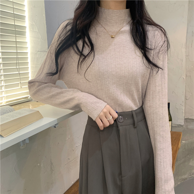 A semi-high-neck base layer for women's casual, cool long-sleeved top paired with a warm knitted top for women's wear in the autumn and winter of 2022 Application Scenario