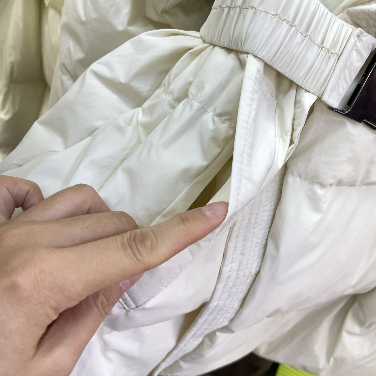 A unique design with a large lapel down jacket for women's winter 2025 new style, warm, form-fitting and waist-cinching down jacket for women pic 23