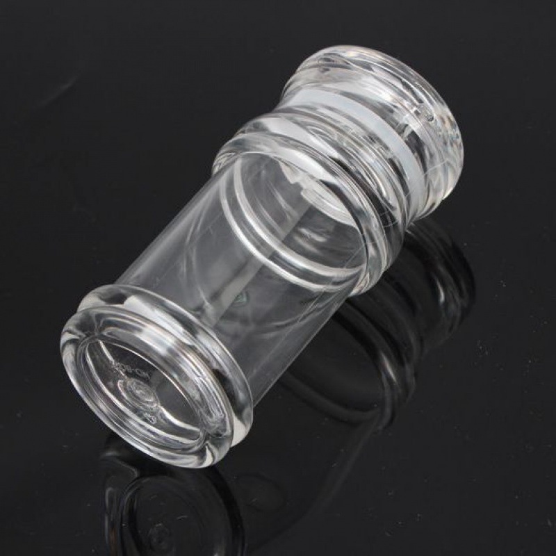 زجاجة صلصة الصويا المصنوعة من البلاستيك في المطبخ المنزلي في محل مسحوق المطعم في أبريق الخل Specification image