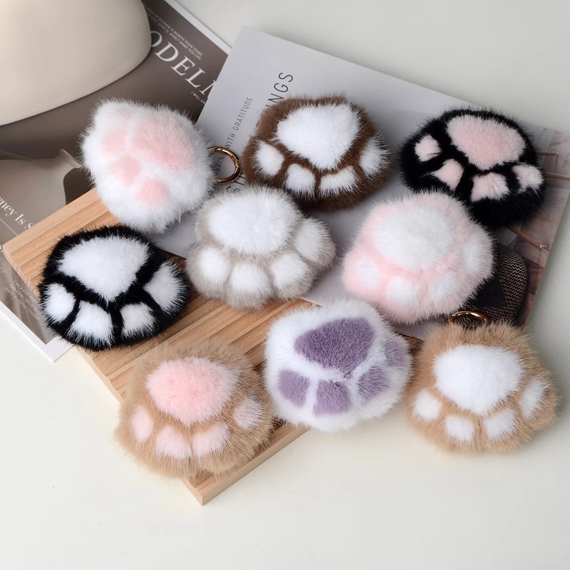 Kitten paw, rex rabbit fur, fur keychain pendant, plush bag accessory, doll pendant, birthday gift, cute pet pendant Application Scenario