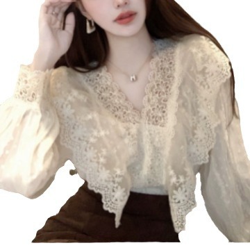 A real photo of a new Korean style slim and ethereal V-neck lace patchwork ruffled long-sleeved shirt for women in the early autumn of 2020 Item Picture