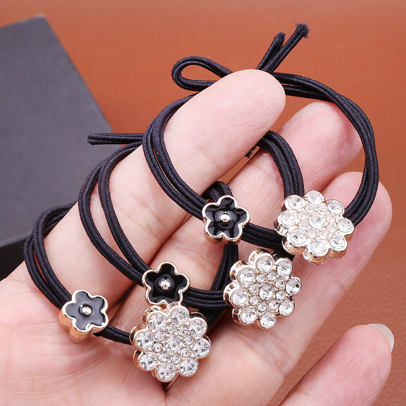 Japanese And Korean Version Of Rhine-Drill Drop Oil Four-Leaf Flower Hair Rope Flowers Tied With Bow Basic Head Rope Sen Women's Rubber Band Head Jewelry Application Scenario