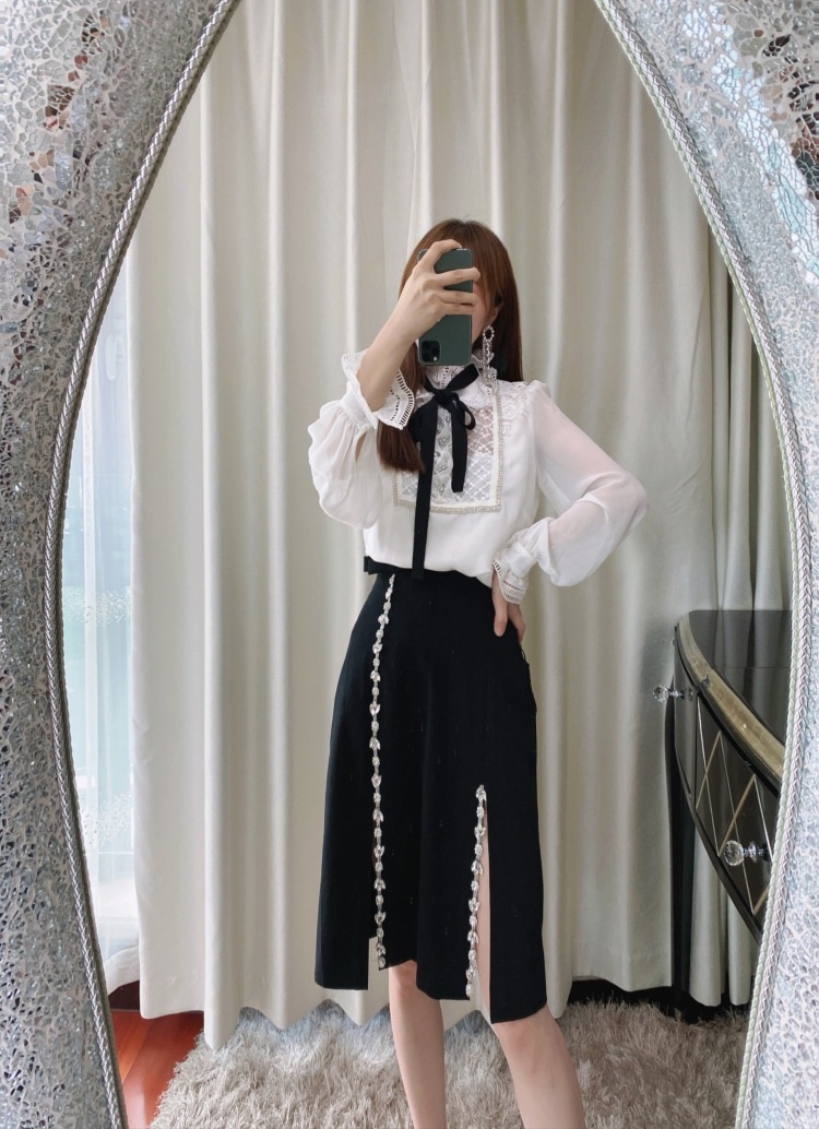 The same new women's early autumn white design sense women's niche shirt, French court style lace patchwork top Application Scenario