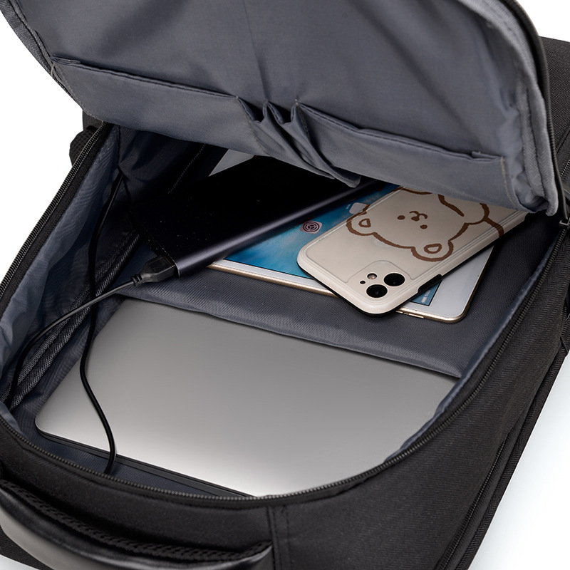 新款双肩包男产品图