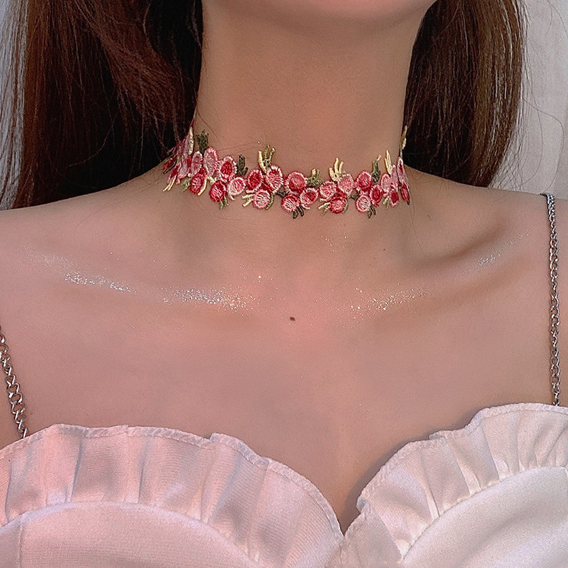 New spring and summer accessories from Japan and South Korea: peach pink lace embroidered flower necklaces, Choker necklaces, collarbone chains, necklaces for women Specification image