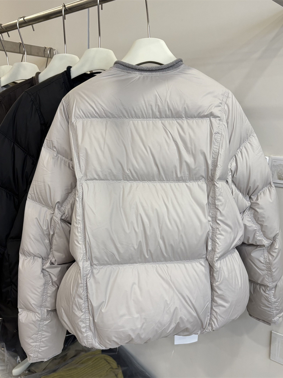 A new thickened and warm white duck down jacket for women in the 2025 winter, featuring a Korean-style rolled-up round-neck light down jacket pic 6