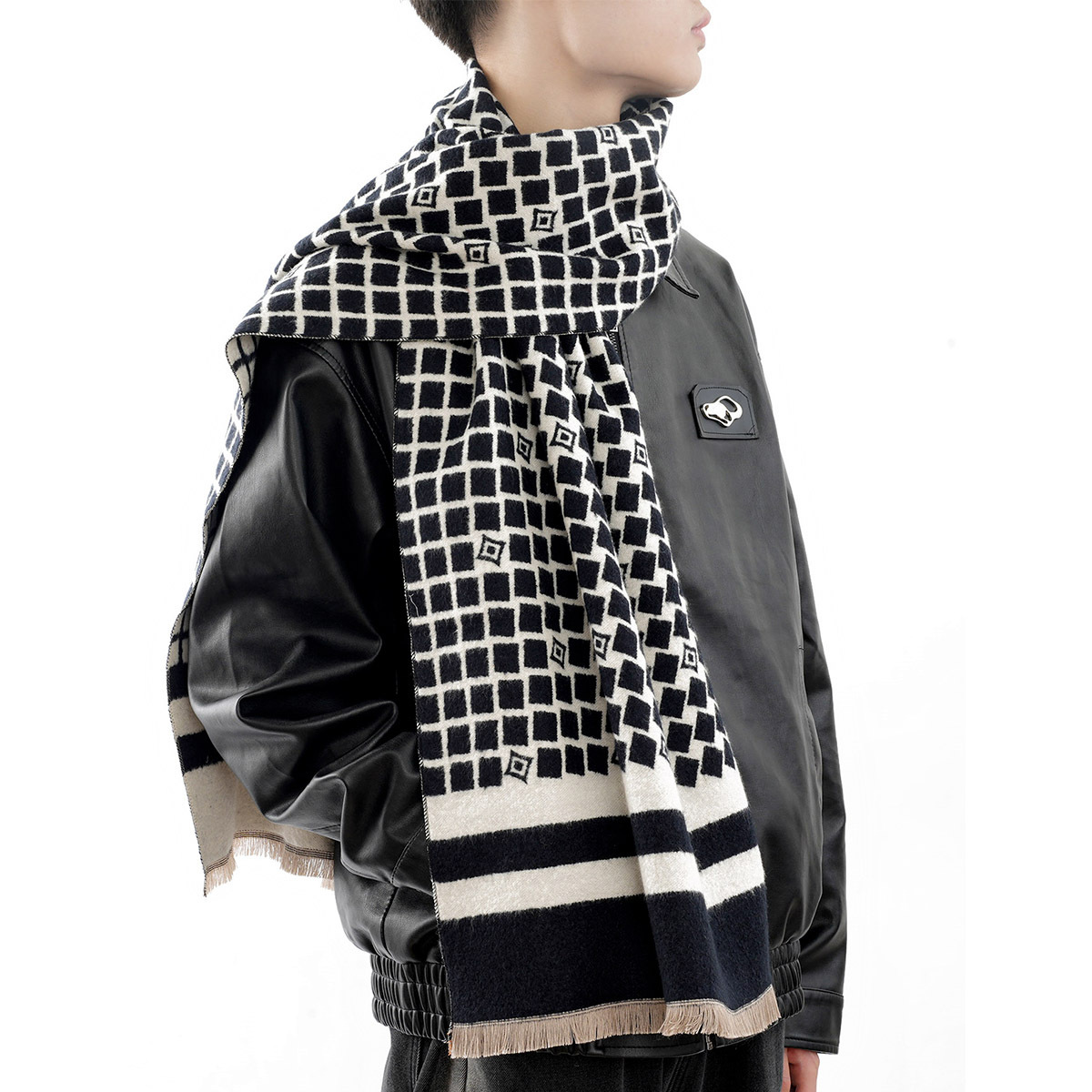 The new autumn and winter 2023 collection features a high-end wool jacquard blend checkered shawl and a thick, warm short beard men's scarf details Picture