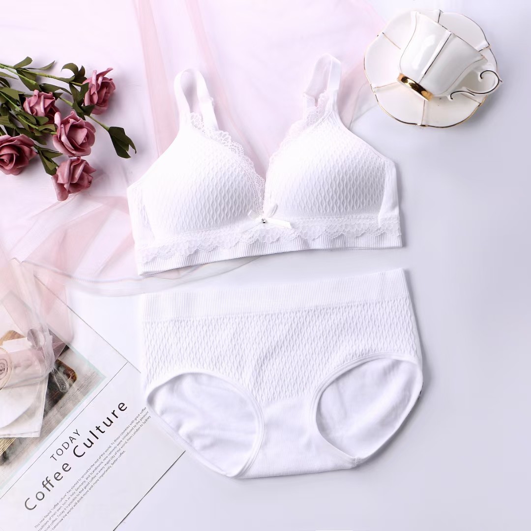Seamless, frameless, breathable, fixed cup French lace sexy bra bra for teenage girls