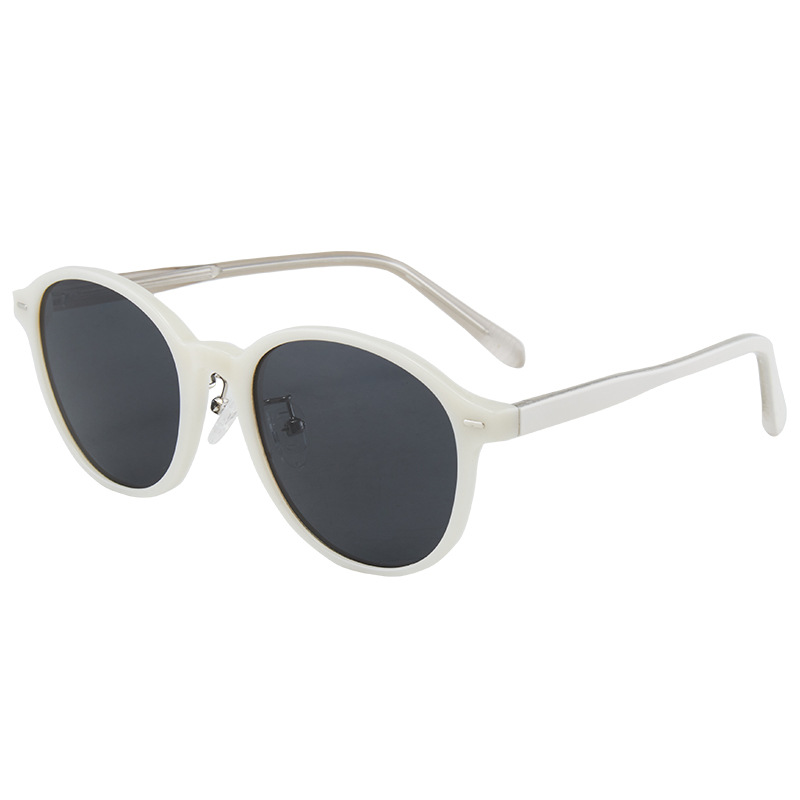 The 2025 new TR90 polarized sunglasses are fashionable and retro for men, trendy for women, and UV-resistant driving glasses Item Picture