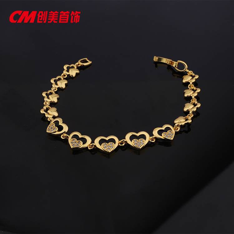 The new heart-shaped diamond-encrusted heart bracelet from Chuangmei Jewelry is a unique and sweet Japanese and Korean jewelry accessory Application Scenario