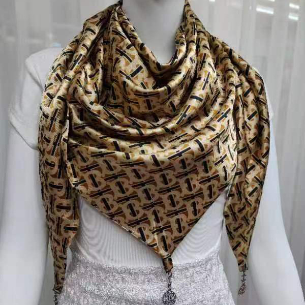 Autumn And Winter New Neck Windproof Pendant Triangle Scarf Bib Female Air Conditioning Shawl Foreign Trade Triangle Imitation Silk Scarf Application Scenario