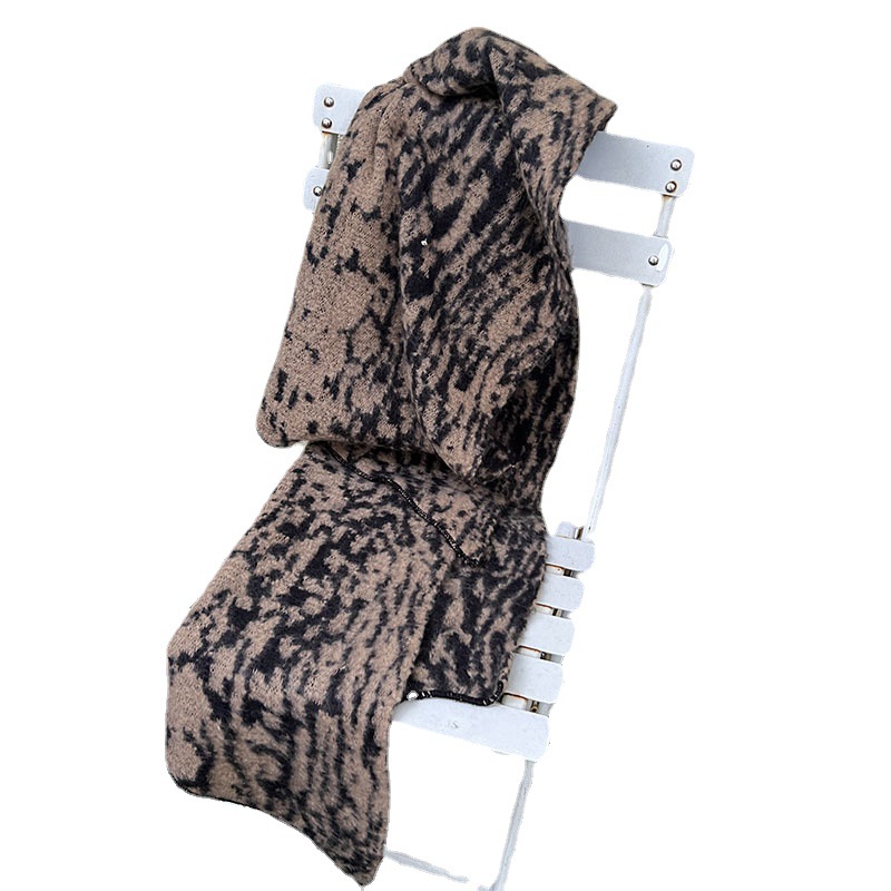 Factory Wholesale Korean Version Autumn And Winter Warm Wear With All Soft Knitted Plush Thickened Shawl Leopard Print Scarf Item Picture