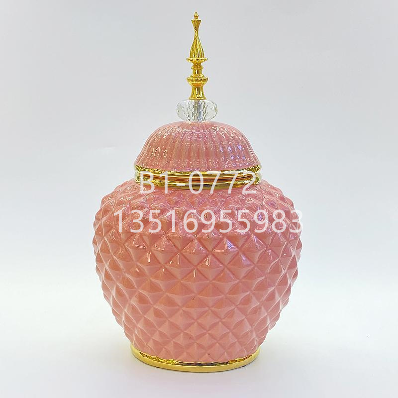 Electroplated ceramic general jars, European-style vase ornaments, gold pink diamond pattern handicrafts, soft decoration ornaments, golden castle vases Application Scenario