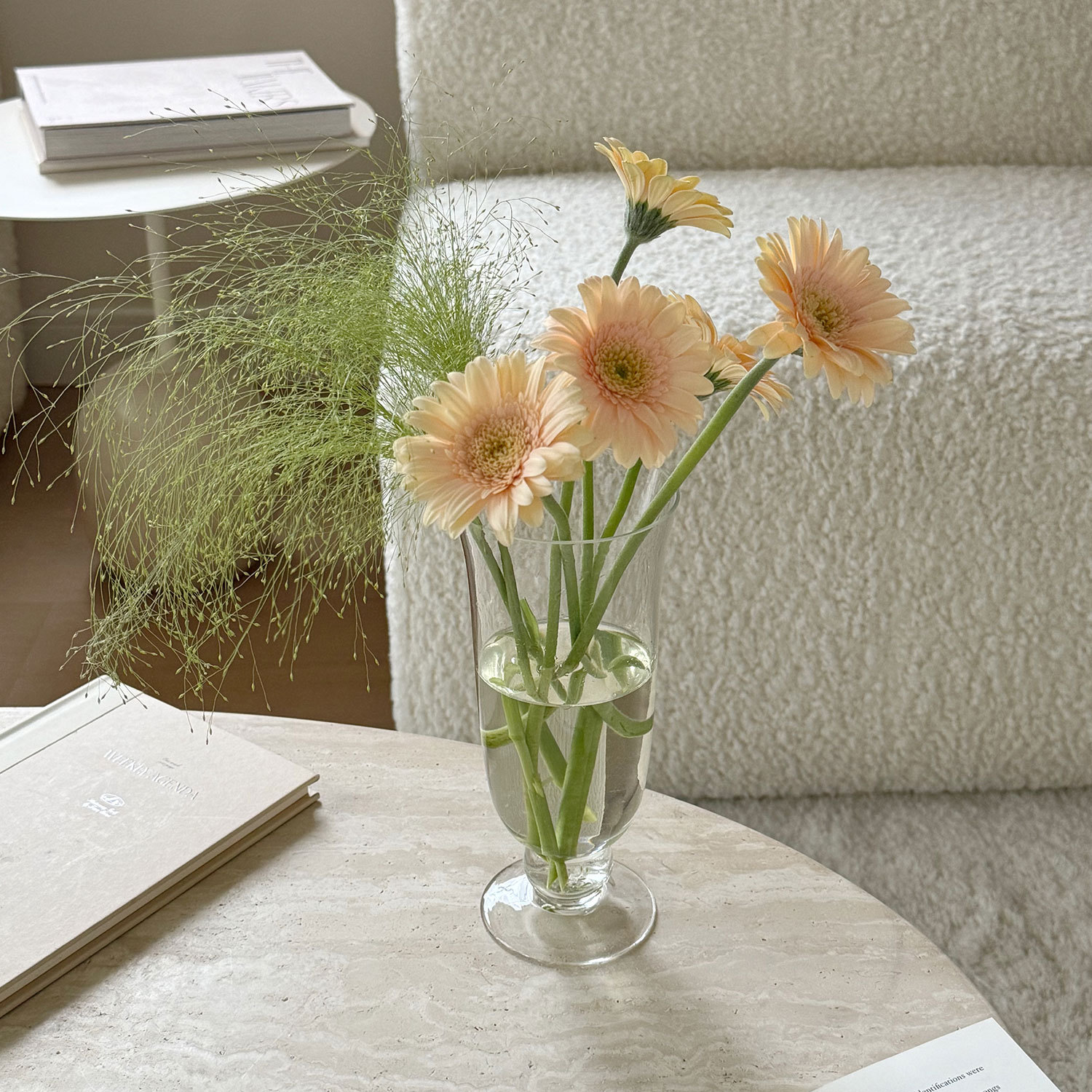Simple glass vase for flower arrangement, high-end and niche living room decoration, transparent glass vase, water-grown flower arrangement details Picture
