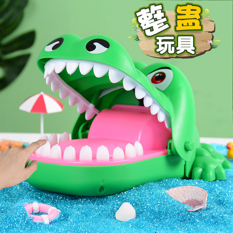 电动大号咬手鳄鱼 整蛊咬手指发光发声大鳄鱼 儿童整人新奇特玩具