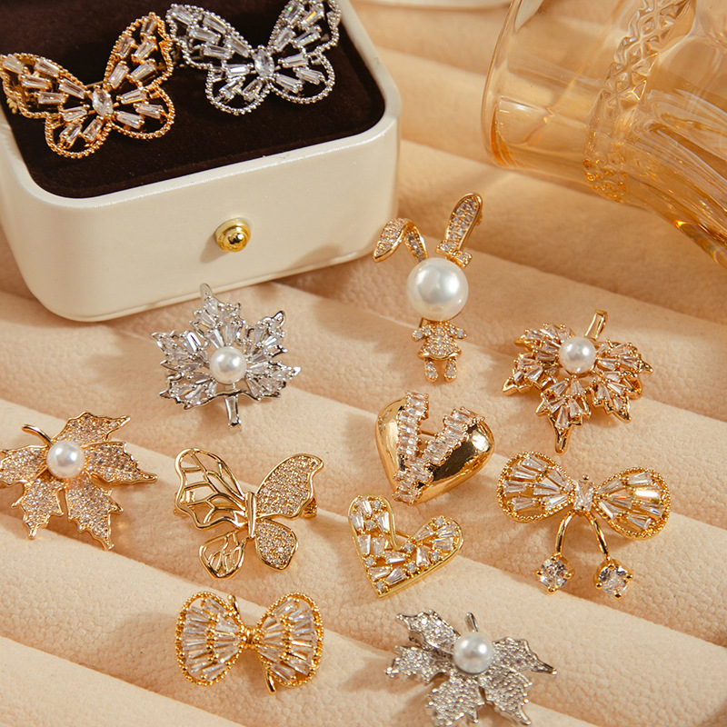 欧美枫叶蝴蝶结胸针 复古爱心兔子镶钻胸花珍珠镶嵌百搭饰品批发