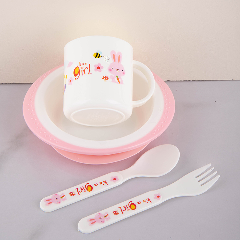 Cross-border wholesale cartoon cute PP children's tableware set of 4 pieces, baby plates, bowls, forks, cups, for mother and baby Application Scenario