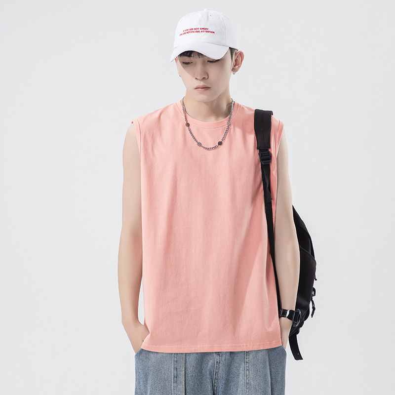 In the summer of 2022, a trendy men's clothing brand has launched a sleeveless T-shirt, a full-cotton sportswear for men, and a solid-color pure cotton waistcoat as a base layer Application Scenario