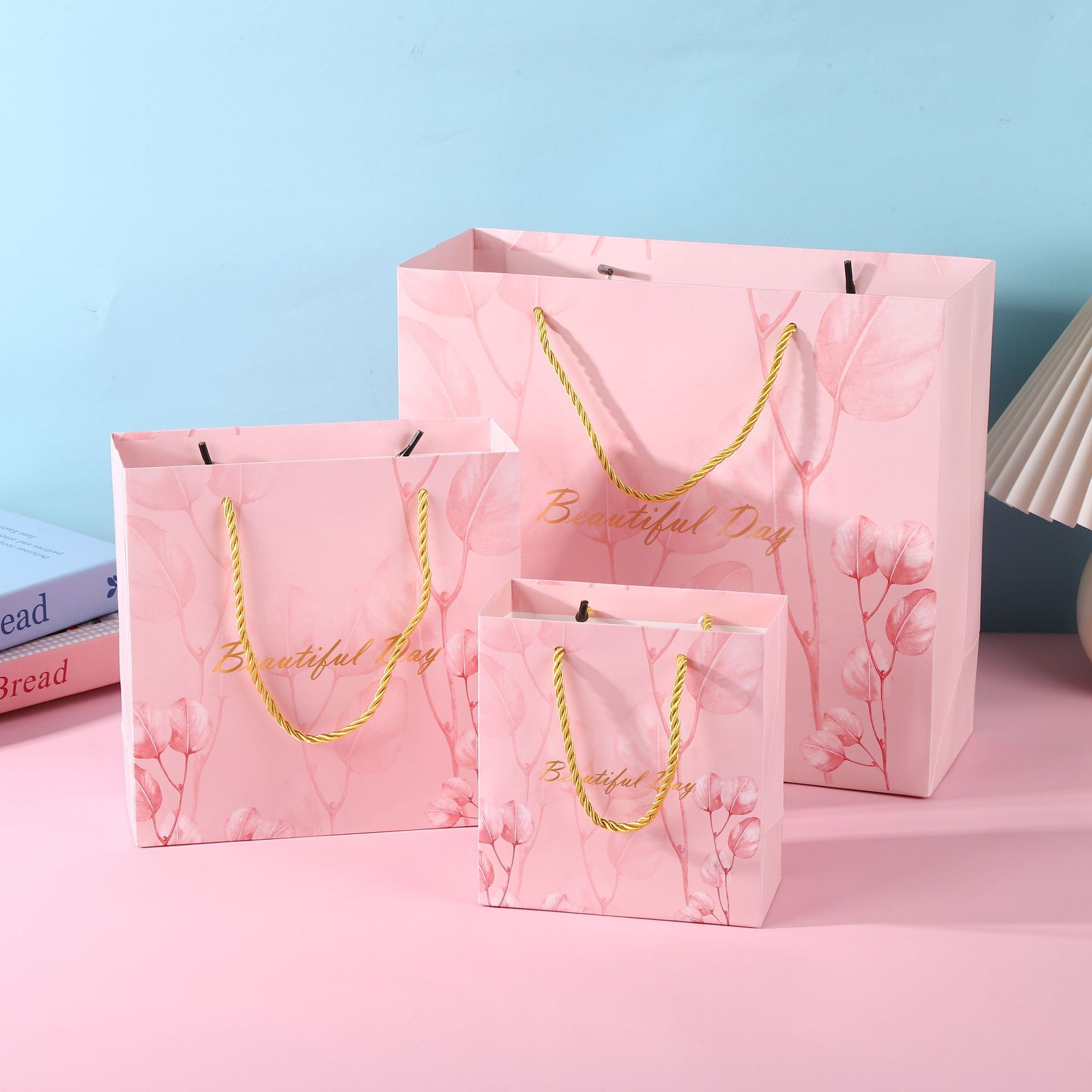 In-stock high-end gift bags, souvenir bags, festive gift bags, cosmetic handbags, clothing paper bags