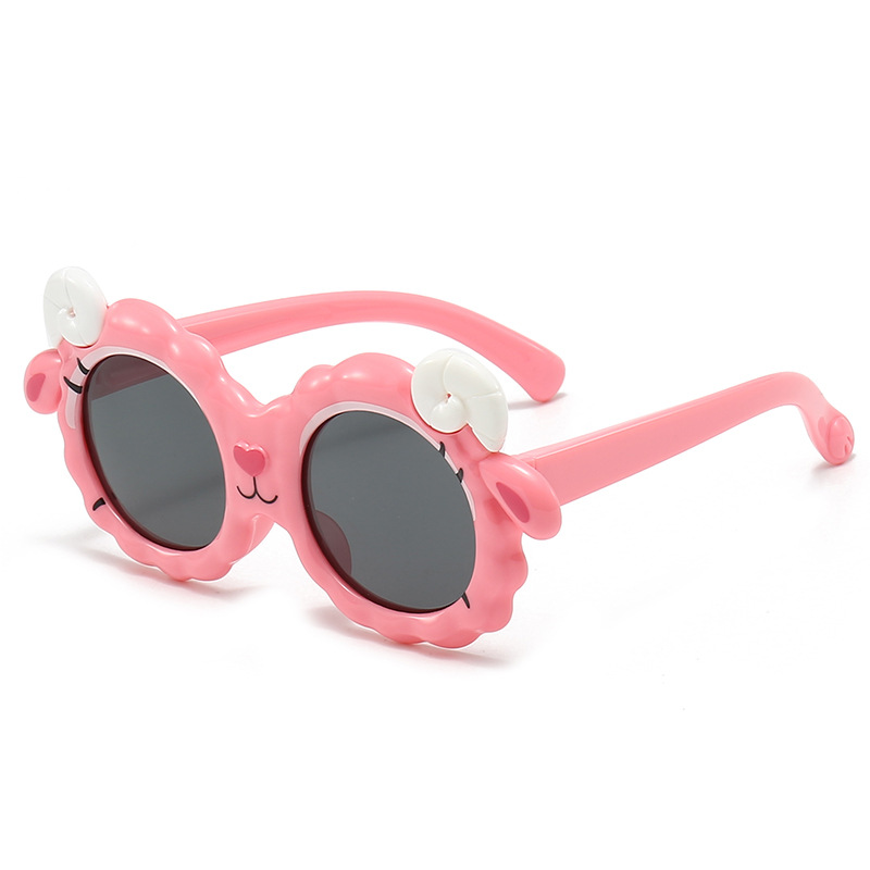Children's Sunglasses Cartoon Sheep Children's Mirror Sunglasses Polarizing Mirror Student Sunglasses Sunshade Mirror For Children 8-127 Application Scenario