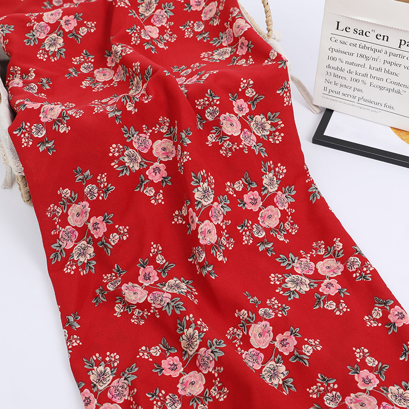 The fabric for the spring and summer dress is made of hibiscus linen, large floral shirt fabric, plain weave polyester fabric and non-transparent chiffon printed fabric Application Scenario