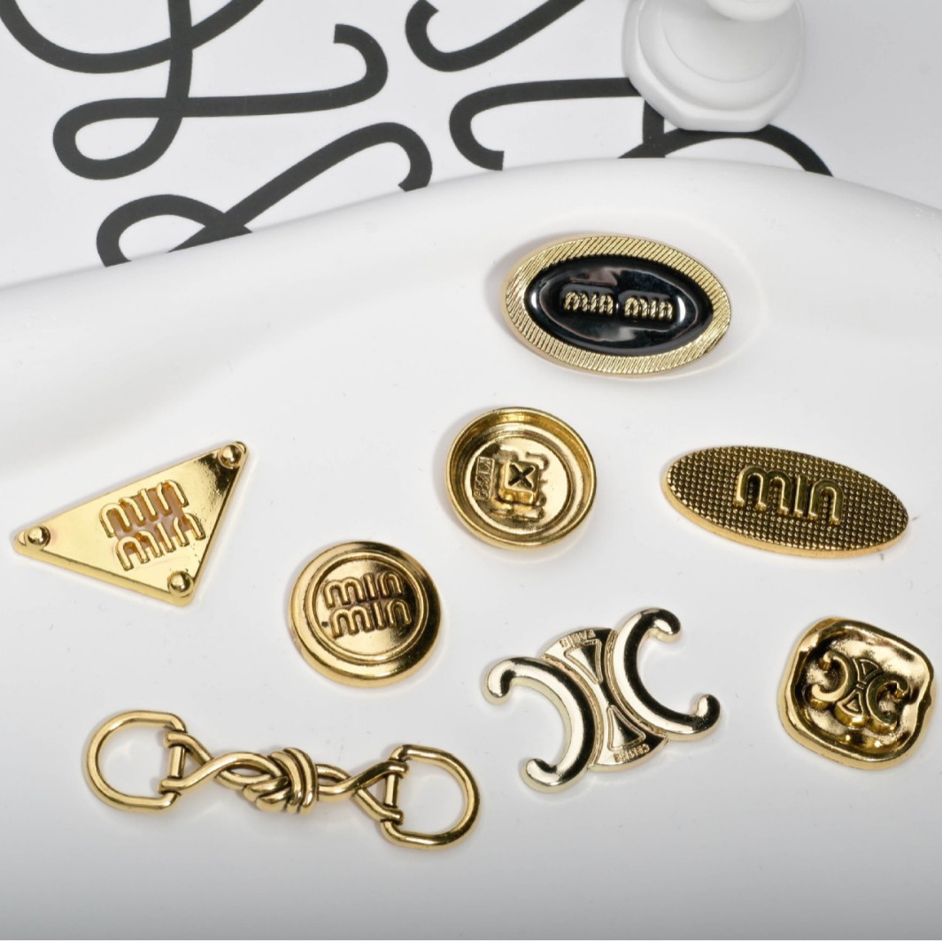 服装饰品实物图