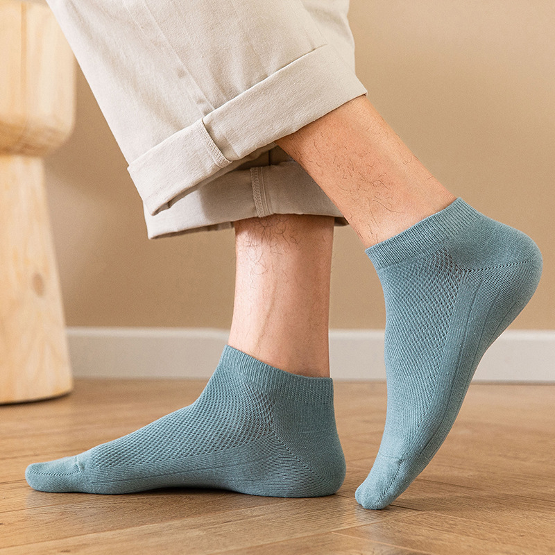 One-piece consignment of summer men's short socks, solid-colored thin cotton socks, casual men's socks, net, shallow-eye, invisible boat socks wholesale details Picture