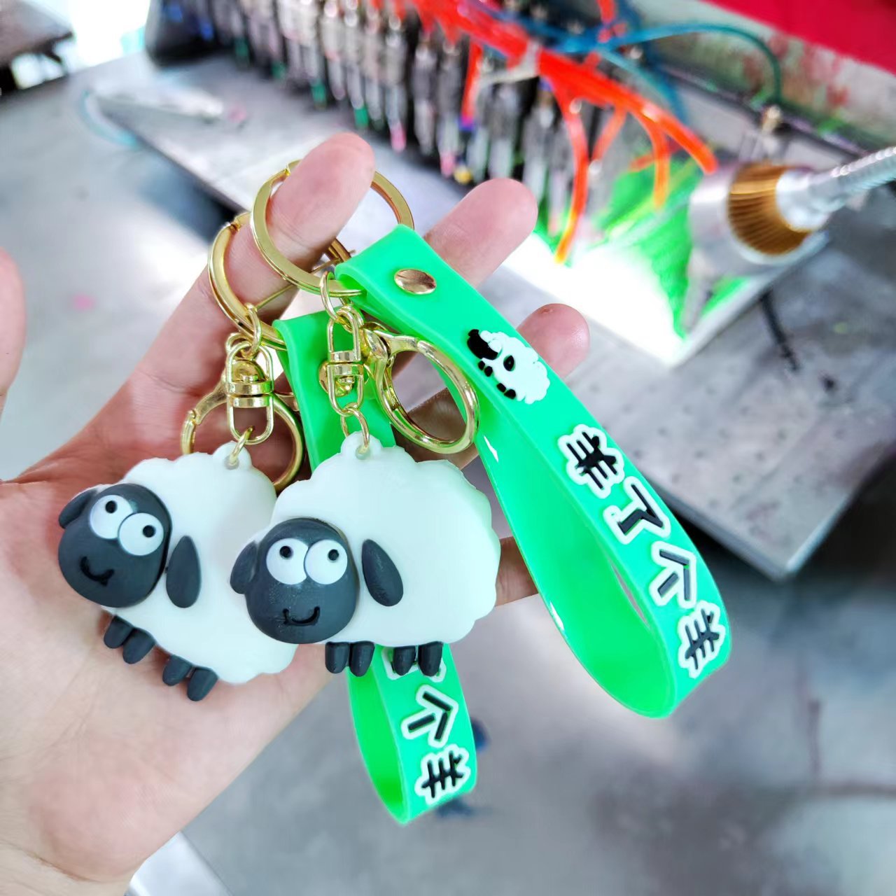 Sheep Sheep keychain three-dimensional soft rubber bag pendant, popular keychain pendant, game sheep keychain