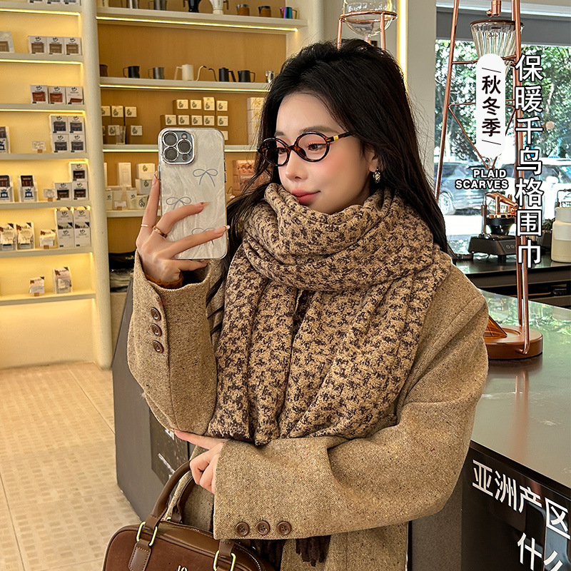 New Autumn/Winter 2024 checkered color-blocking scarf for women, a fashionable Korean-style scarf with warm tassels and a retro shawl details Picture