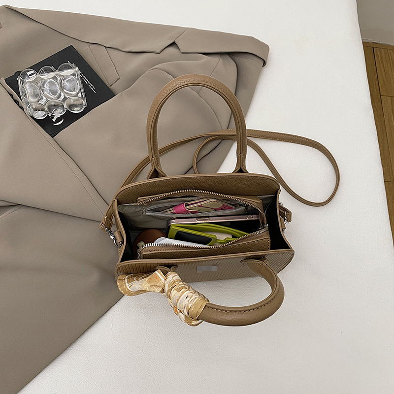 真皮女包实物图