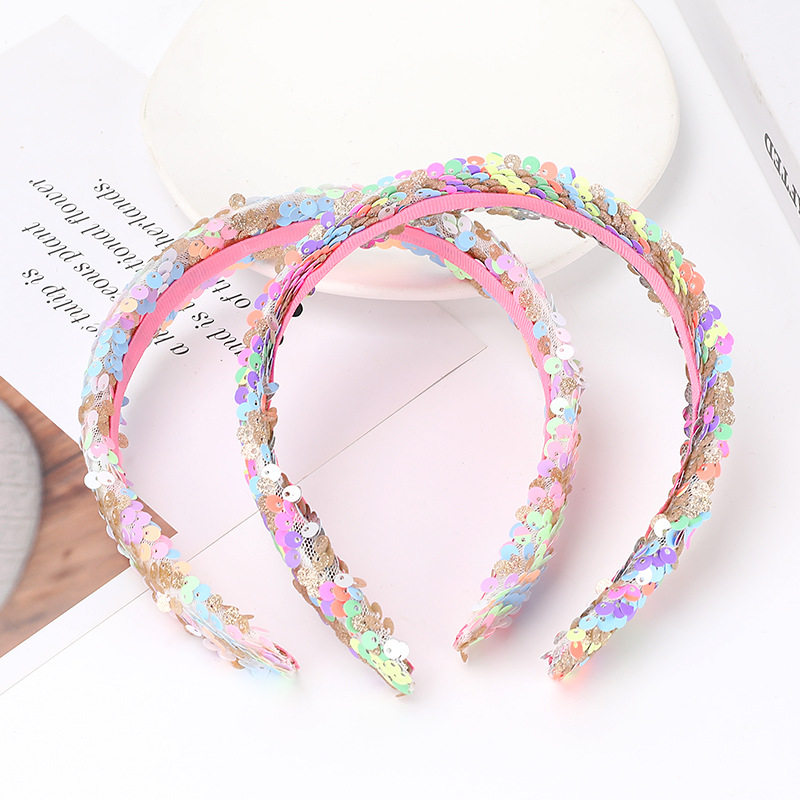 Qiwei Accessories' exclusive new rainbow-colored double-sided sequined sponge hair band for spring and summer export headband with geometric elements Application Scenario