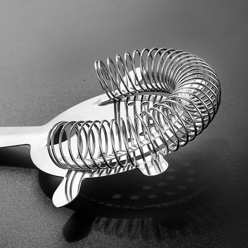 Cross New Stainless Steel Ice Filter Ice Separator Cocktail Shaker Coffee Milk Tea Ice Bar Tool Application Scenario
