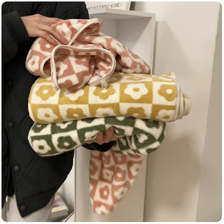 Sweet Sweet Coral Velvet Flower Bath Towel Cute Girl Heart Towel Student Dormitory Adult Home Water Absorption Than Pure Cotton