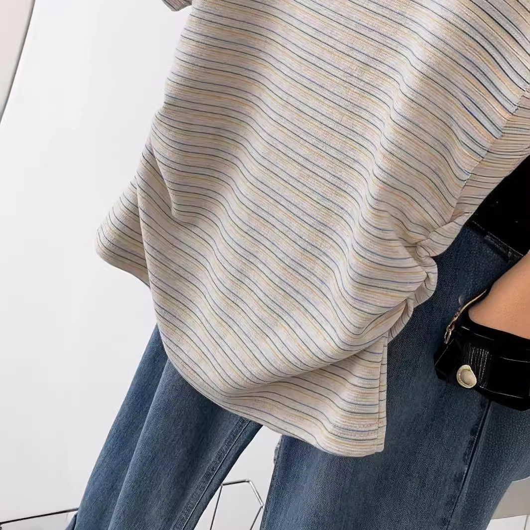 A color-blocking striped short-sleeved T-shirt for women with a spring and summer design sense. It's a niche, slimming, shoulder-length T-shirt as a base layer and a top for hair replacement Item Picture
